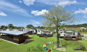 THE　TRAILERHOUSE　VILLAGE　大牟田　SPA